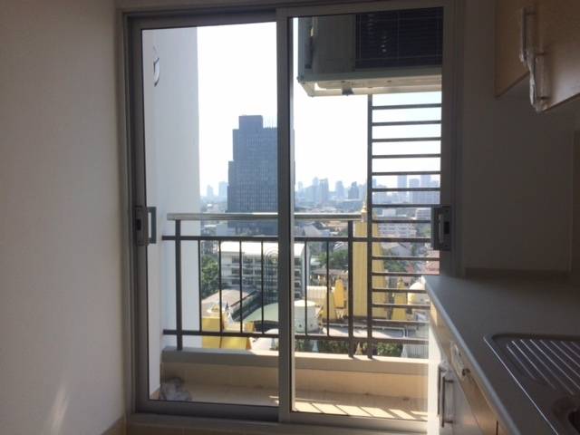 Condo For sale studio room at Supalai Park Ekkamai-Thonglor near Mrt Phetchaburi BTS ekkamai