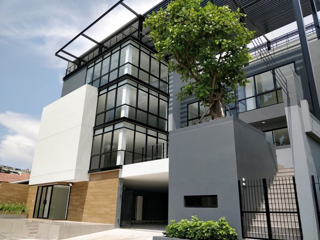 ให้เช่าสำนักงานใหม่ ให้เช่า ติดห้างพาราไดซ์พาร์ค หน้าสวนหลวง ร.9