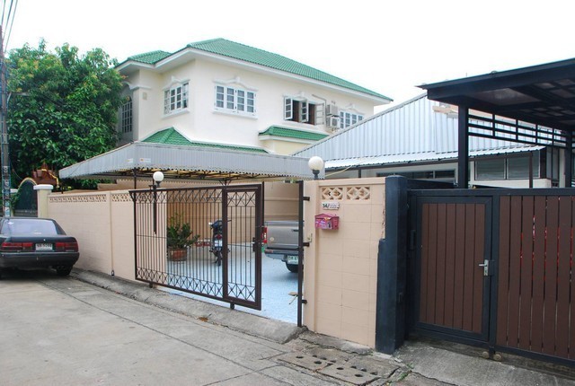 KK81 For Rent บ้านเดี่ยวชั้นเดี่ยว โชคชัย4 แยก36 เหมาะอยู่อาศัยหรือทำออฟฟิศ