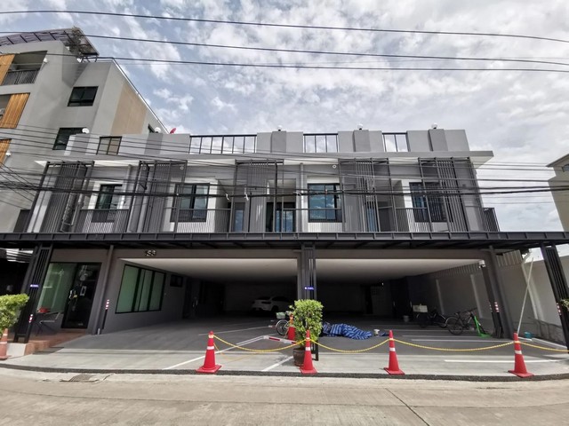 B250 ให้เช่าอาคารสำนักงาน พื้นที่ 117 ตารางวา  ย่านถนนลาตพร้าว71 ซอยนาคนิวาส 