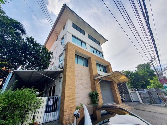 รหัสC3574 ให้เช่าอาคาร 4ชั้น ทำเลดี ถนนประดิษฐ์มนูธรรม ใกล้CDC ที่จอดรถ 10คัน