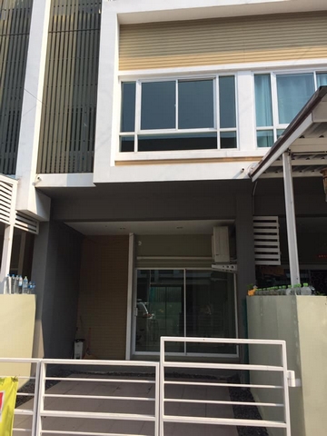 ให้เช่าทาวน์โฮม3ชั้น นลินอเวนิว2 ซ.รามคำแหง144 เนื้อที่17 ตร.ว  3 ห้องนอน ติดเตรียมน้อมเกล้า  