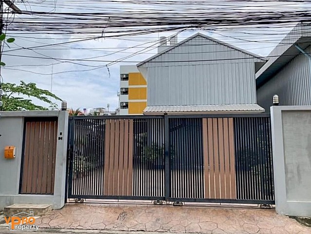 ขาย บ้าน 3 ชั้น พร้อมโกดัง เก็บของ ใกล้รถไฟฟ้า สายสีเหลือง สถานี สวนหลวง ร.9