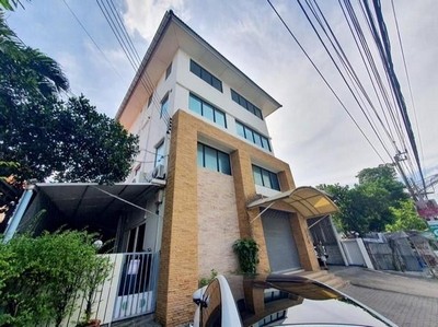  ให้เช่าอาคาร 4ชั้น ทำเลดี ถนนประดิษฐ์มนูธรรม ใกล้CDC ที่จอดรถ 10คัน