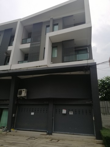 ขายถูก อาคารพาณิชย์ หลังริม 3 ชั้น ครึ่ง โครงการ B-AVENUE วัชรพล สายใหม