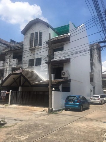 S1297 ให้เช่าทาวน์โฮม 4 ชั้น หมู่บ้านรามาทาวน์เฮาส์ รีโนเวทใหม่ ใกล้สี่แยกคลองตัน