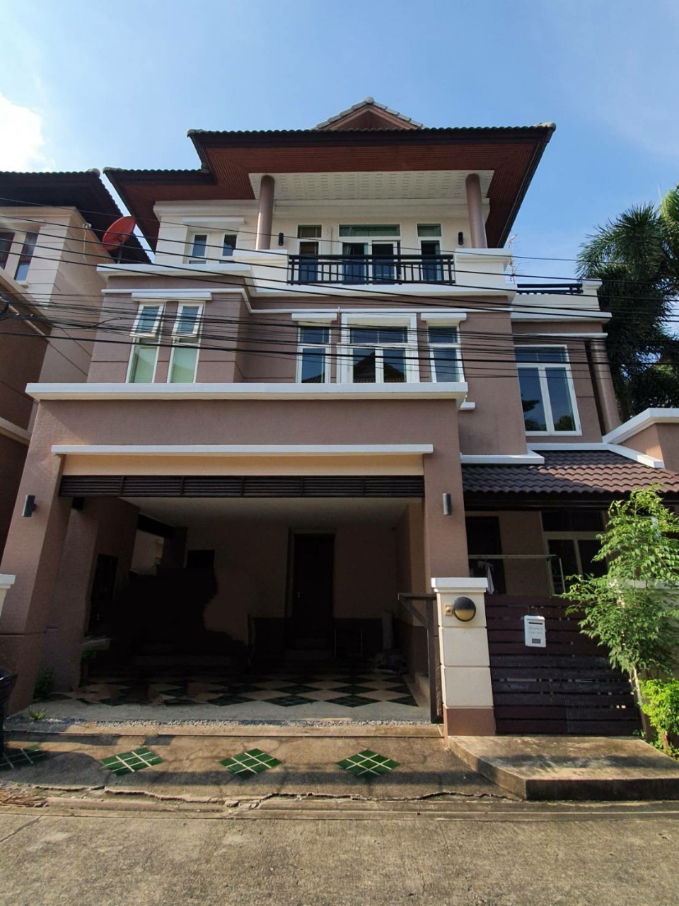 ให้เช่า อารียา คาซ่า Areeya Casa รัชดา ลาดพร้าว64 ขนาด 4 ห้องนอน 