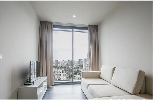 Edge Sukhumvit 23 convenient cozy private safe BTS Asoke