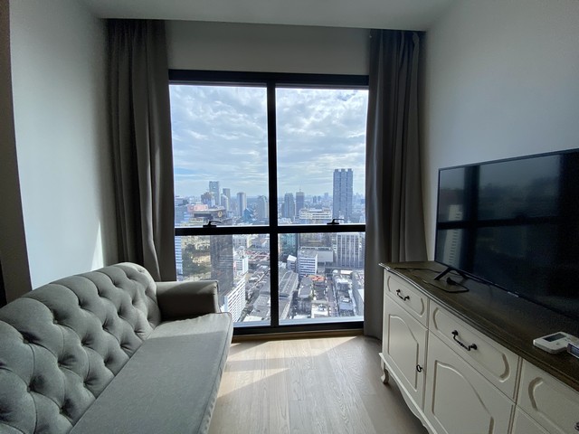 R407 ให้เช่า พร้อมอยู่ คอนโด แอชตัน จุฬา สีลม High Floor 180m from MRT Samyan 25,000tHB