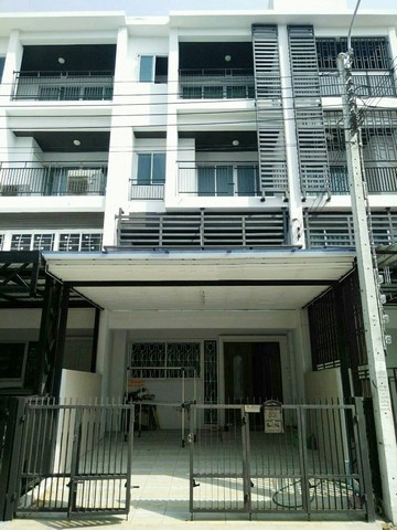 ขายทาวน์โฮม 3 ชั้นครึ่ง เนื้อที่ 22.5 ตรว 4นอน 4น้ำ ม.คาซ่า ดีว่า สาทร-กัลปพฤกษ์ ต่อเติมครัว