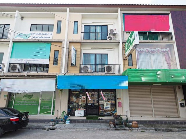ขายอาคารพาณิชย์ The Connect ใกล้ทางด่วนวัชรพล 3ชั้น 18 ตรว สัญญาเช่า ขาย 4 ล้าน