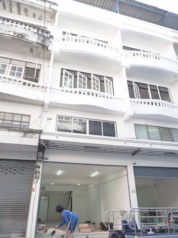 ตึกrenovateใหม่ ให้เช่า อ่อนนุช30 มี 5ชั้น รวมดาดฟ้า เนื้อที่ 14ตรว รวมดาดฟ้า 18,000ต่อเดือน