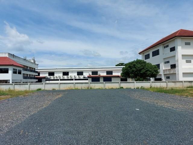 ให้เช่าโกดังพร้อมสำนักงานและที่พัก 2 ไร่ 2550 ตรม. รามอินทรา109 การเดินทางสะดวก ที่จอดรถเยอะมาก