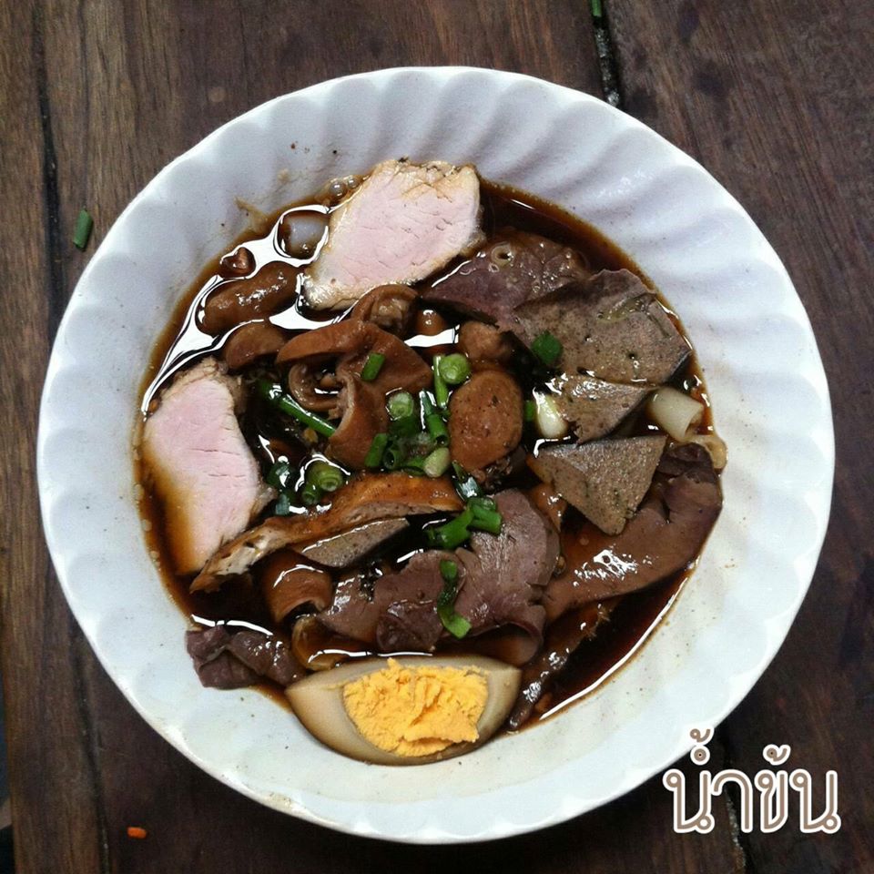 ร้านก๋วยจั๊บ-เจ้าเก่าหน้าวัดพระศรีรัตนมหาธาตุ สุพรรณบุรี